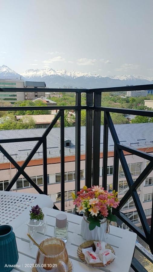 Студия В Центре Города, В «Золотом Квадрате» Almatı Dış mekan fotoğraf